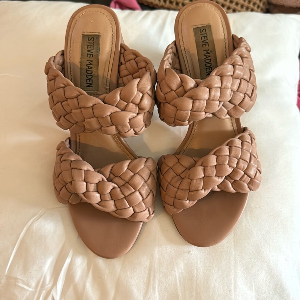 Steve Madden block heel sandal.